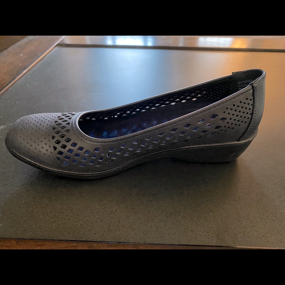 Easy street “MONA”. 8 1/2 M Navy